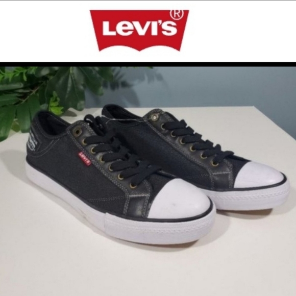 BOGO SALE! Levi's NWOT Men's Sneakers 9